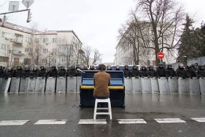 Piano Player Kiev protests