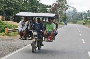 motorbike passengers taxi tuk tuk chase