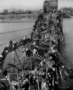 Max Desfor Pyongyang, North Korearefugees Taedong River