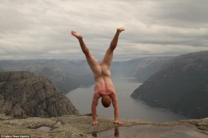 preikestolen norway naked man handstander
