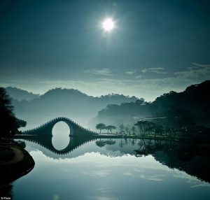 moon bridge taipei taiwan bored panda